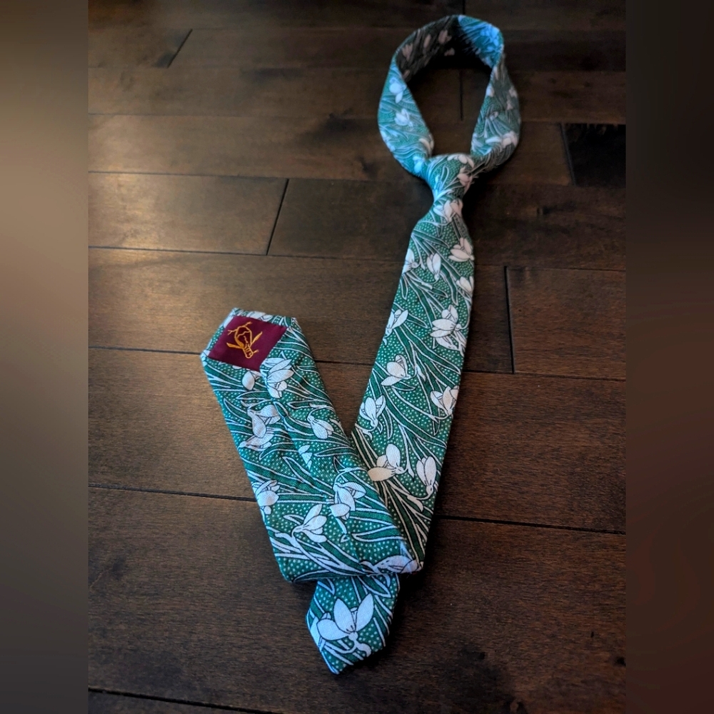 Penguin tie